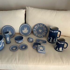 *Collectibles* Circa 1890-1900 Beautiful 15 pieces Wedgwood Jasperware